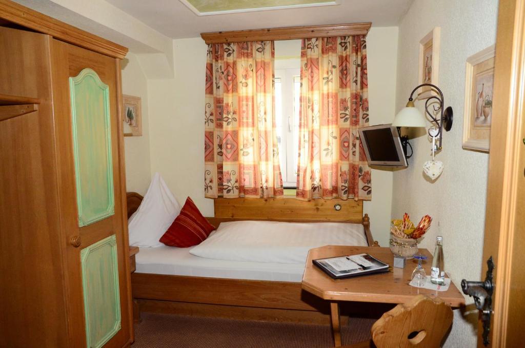 Kofflers-Heuriger Hotel Ettlingen Værelse billede